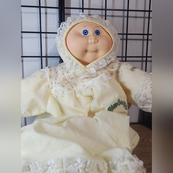 cabbage patch kids Other - VINTAGE 1984 CABBAGE PATCH KIDS BALD PREEMIE GREEN EYES W/ YELLOW NIGHTGOWN